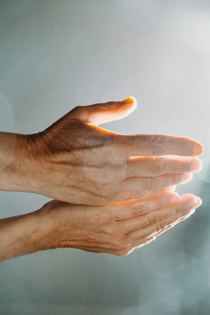 Mani illuminate, Energia Vitale Universale, Reiki